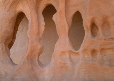 Strukturen und Farben im Sandstein